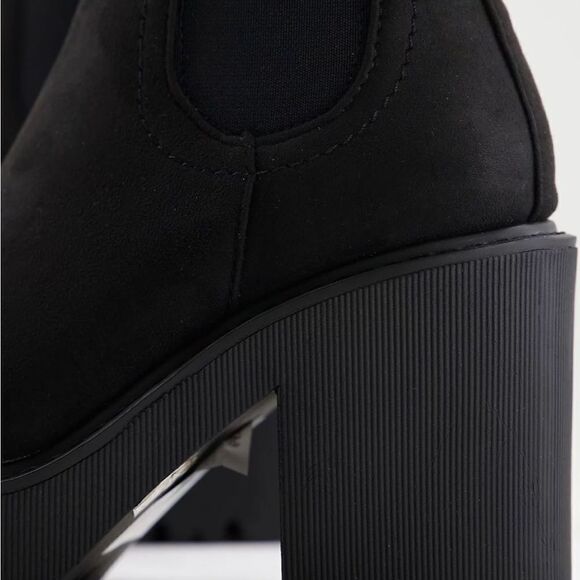 Topshop Blitz heeled ankle boot in black - Picture 3 of 8